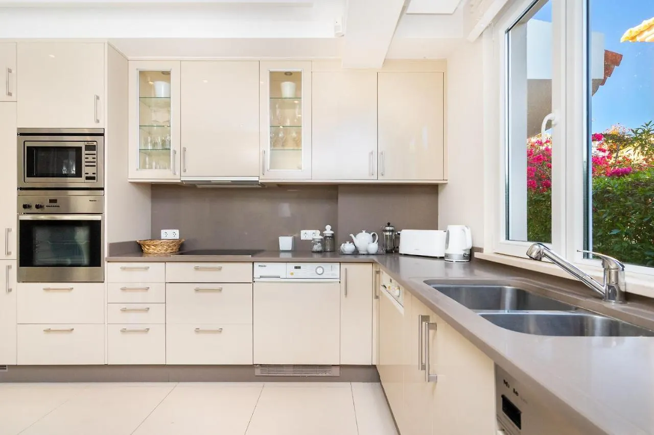 Whome | Prime Hideaway Luxury Villa Quarteira