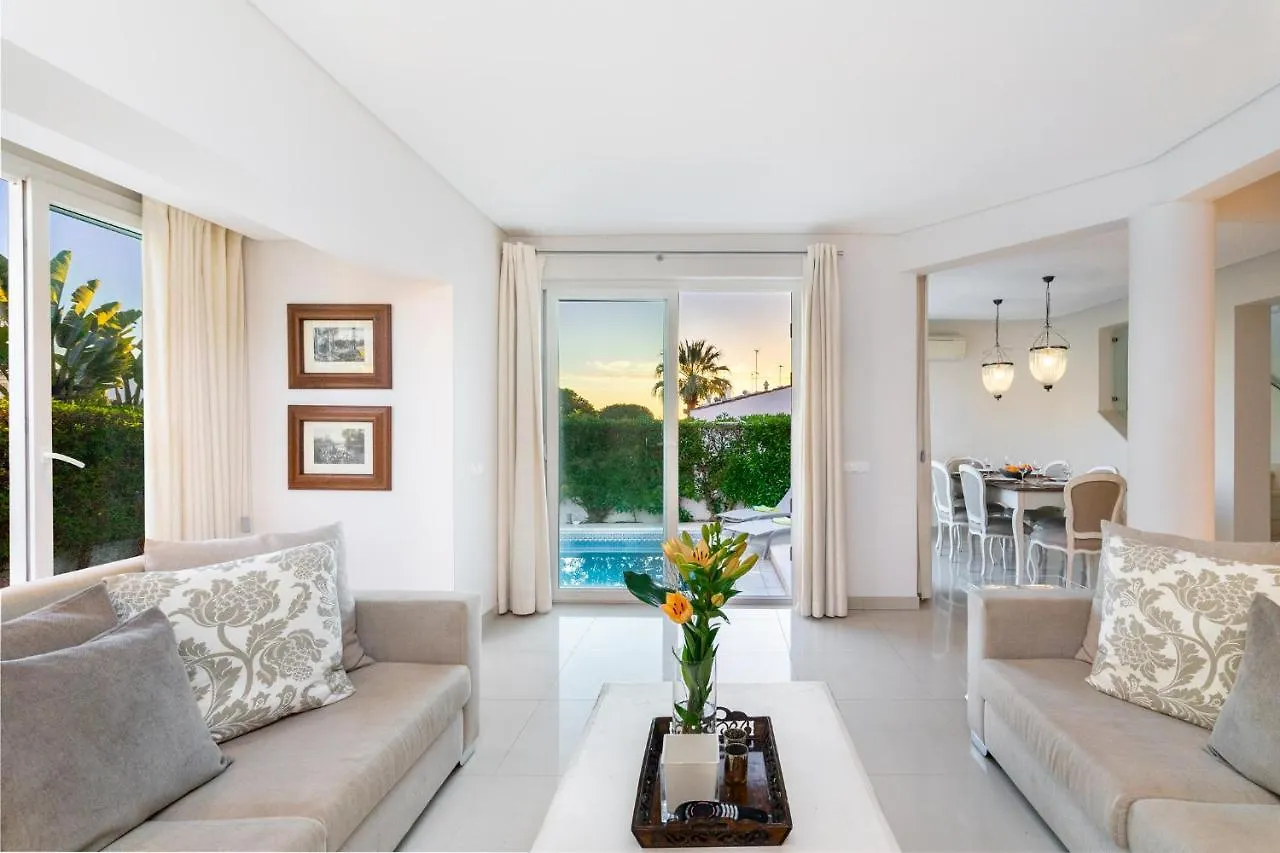 Whome | Prime Hideaway Luxury Villa Quarteira