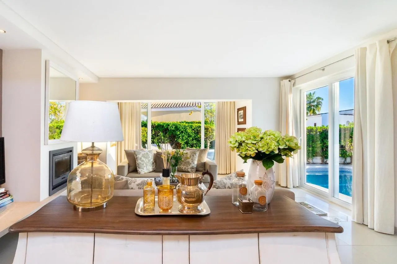 Whome | Prime Hideaway Luxury Villa Quarteira