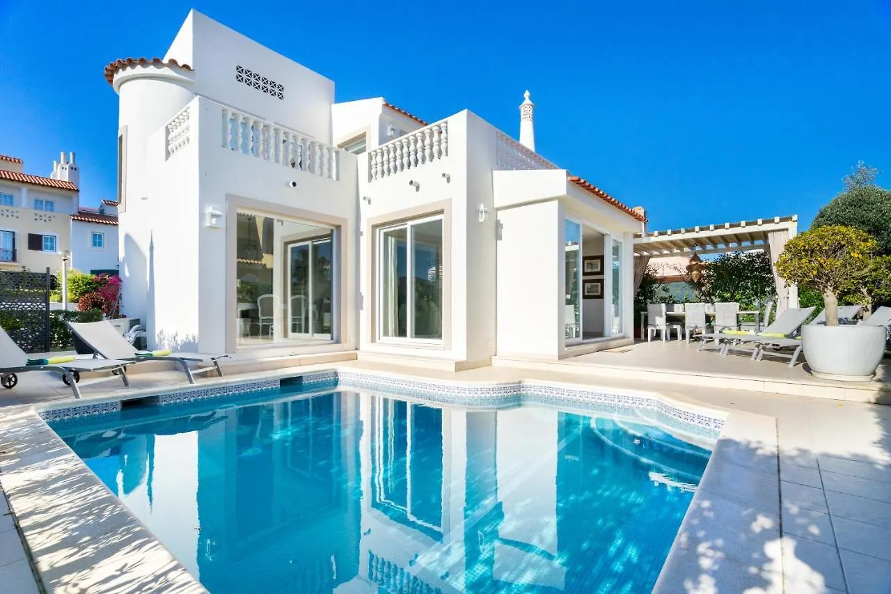 Whome | Prime Hideaway Luxury Villa Quarteira