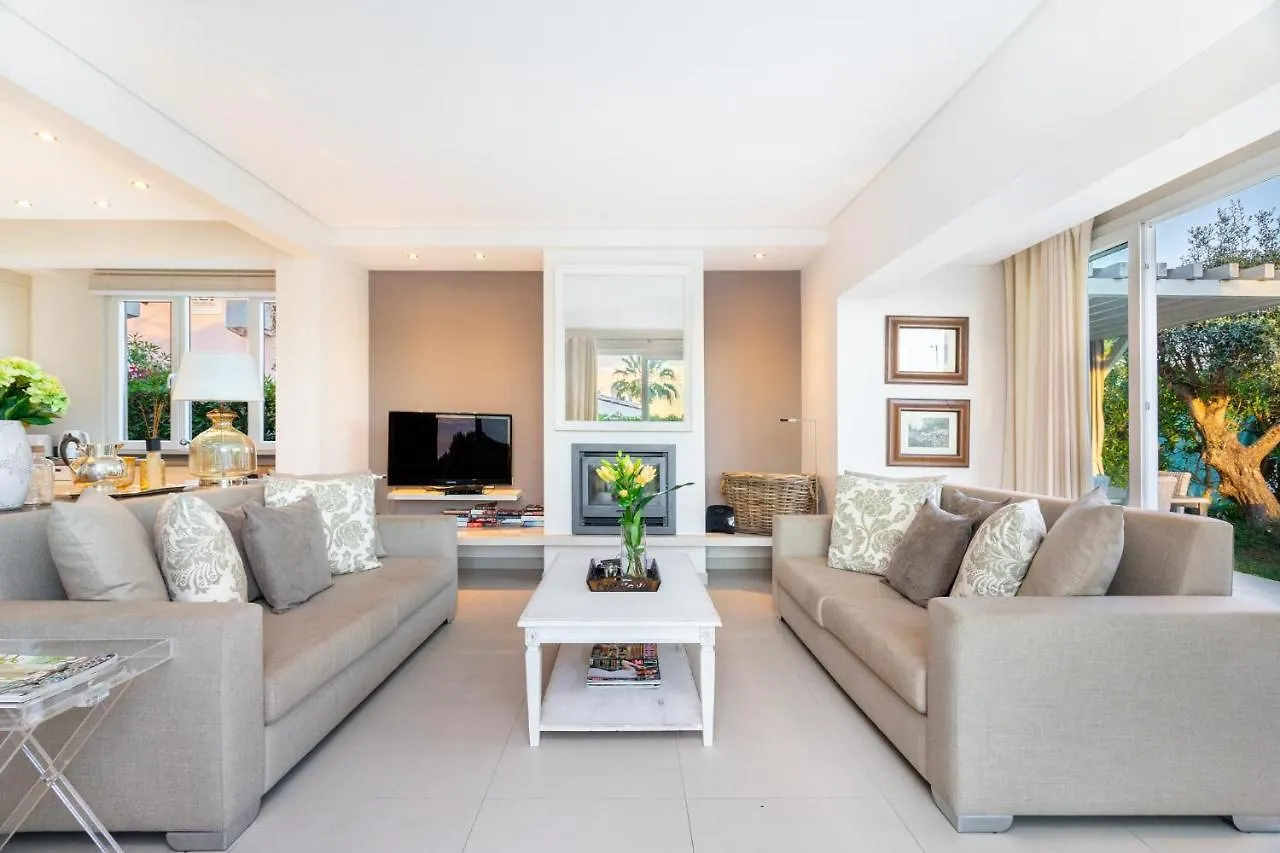 Whome | Prime Hideaway Luxury Villa Quarteira